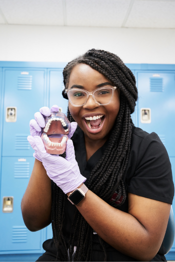 RSRC-doctorbanner-20230318-350x524 Image of dentist at computer